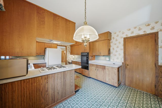 1304 Park Lane, Dixon, IL 61021