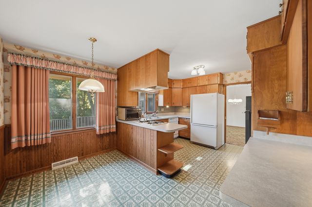 1304 Park Lane, Dixon, IL 61021