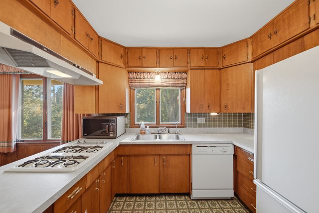 1304 Park Lane, Dixon, IL 61021