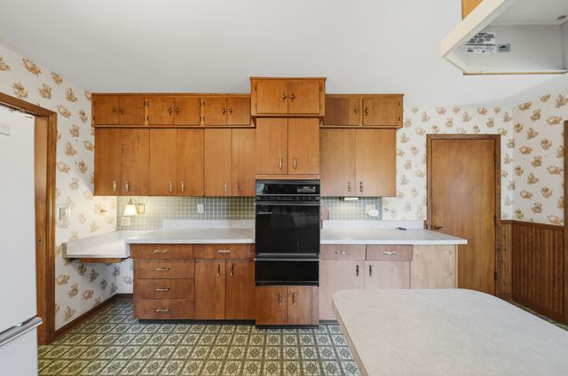 1304 Park Lane, Dixon, IL 61021