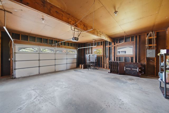 1304 Park Lane, Dixon, IL 61021