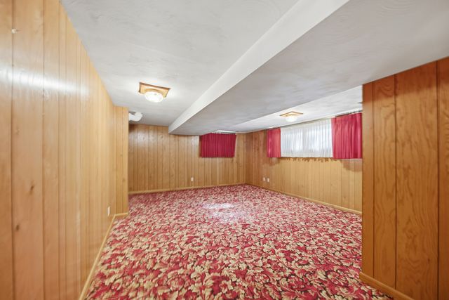 1304 Park Lane, Dixon, IL 61021