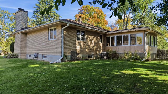 1304 Park Lane, Dixon, IL 61021