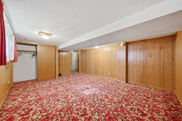 1304 Park Lane, Dixon, IL 61021