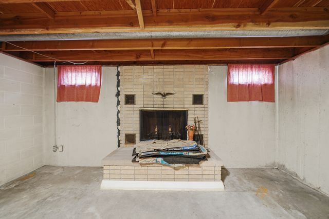 1304 Park Lane, Dixon, IL 61021