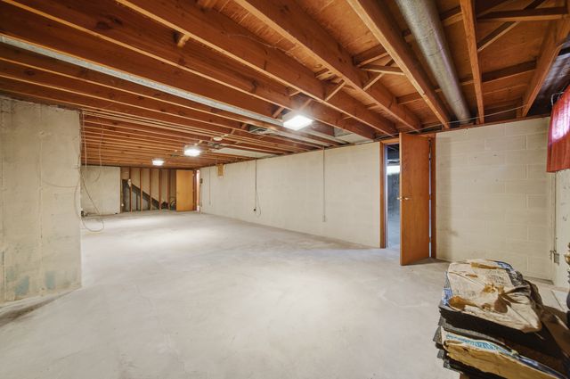 1304 Park Lane, Dixon, IL 61021