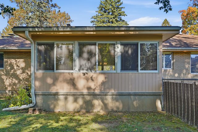 1304 Park Lane, Dixon, IL 61021