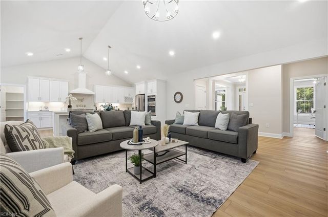 1312 Creekway DR, Smithfield, VA 23430