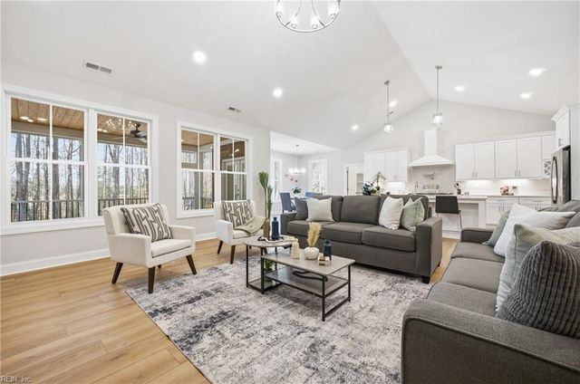 1312 Creekway DR, Smithfield, VA 23430