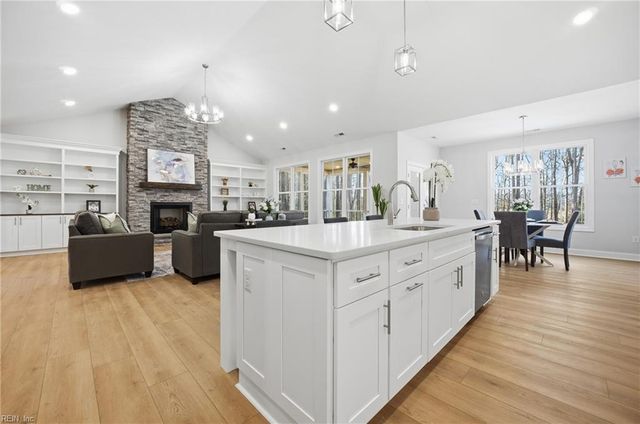 1312 Creekway DR, Smithfield, VA 23430