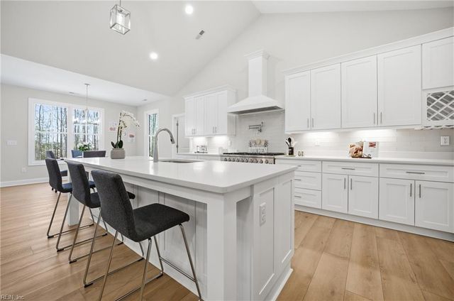 1312 Creekway DR, Smithfield, VA 23430