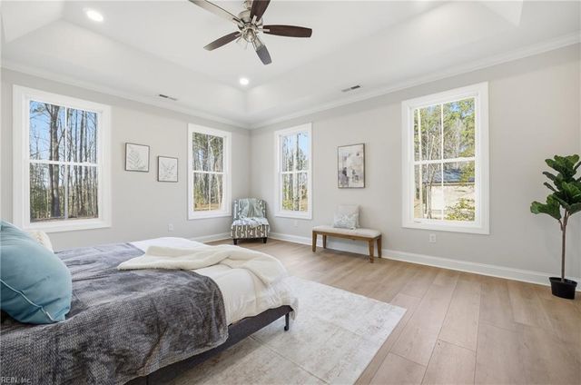 1312 Creekway DR, Smithfield, VA 23430