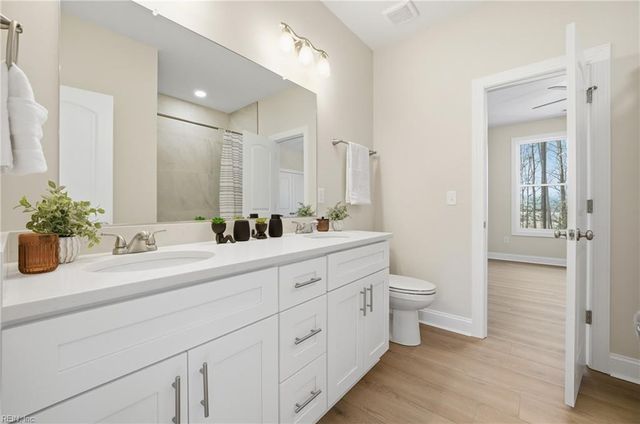 1312 Creekway DR, Smithfield, VA 23430