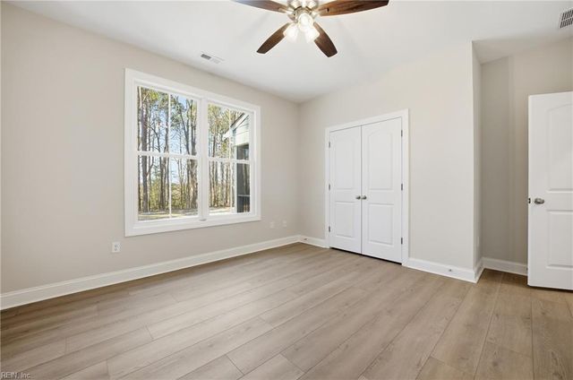 1312 Creekway DR, Smithfield, VA 23430