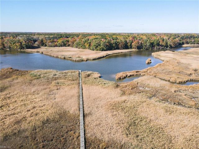 1312 Creekway DR, Smithfield, VA 23430