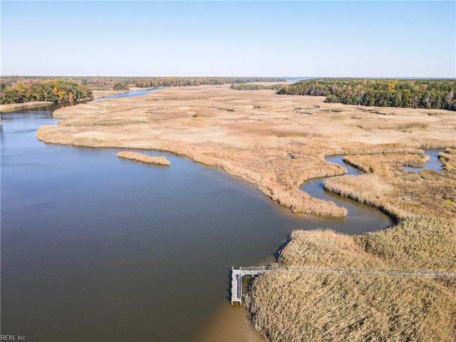 1312 Creekway DR, Smithfield, VA 23430