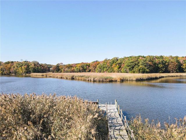 1312 Creekway DR, Smithfield, VA 23430