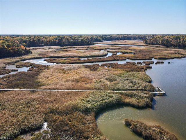 1312 Creekway DR, Smithfield, VA 23430