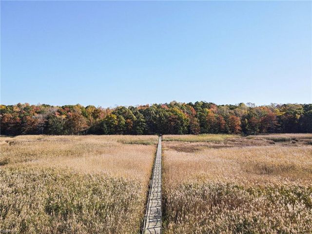 1312 Creekway DR, Smithfield, VA 23430