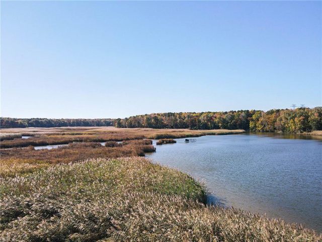 1312 Creekway DR, Smithfield, VA 23430