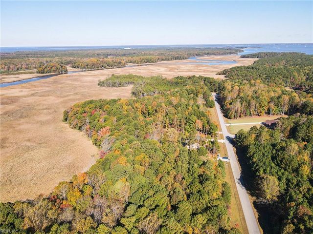 1312 Creekway DR, Smithfield, VA 23430