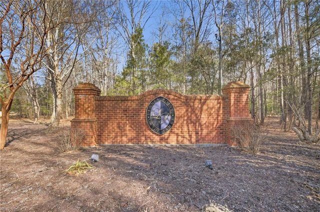 1312 Creekway DR, Smithfield, VA 23430