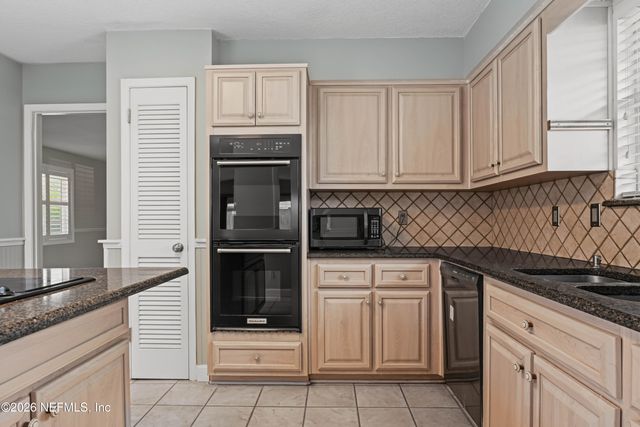 3866 LUTH Drive E, Jacksonville, FL 32250