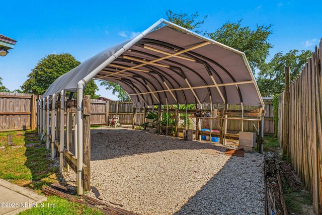 3866 LUTH Drive E, Jacksonville, FL 32250