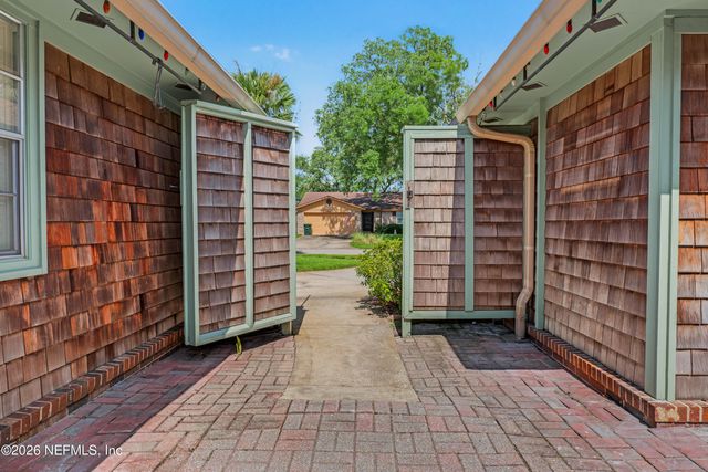 3866 LUTH Drive E, Jacksonville, FL 32250