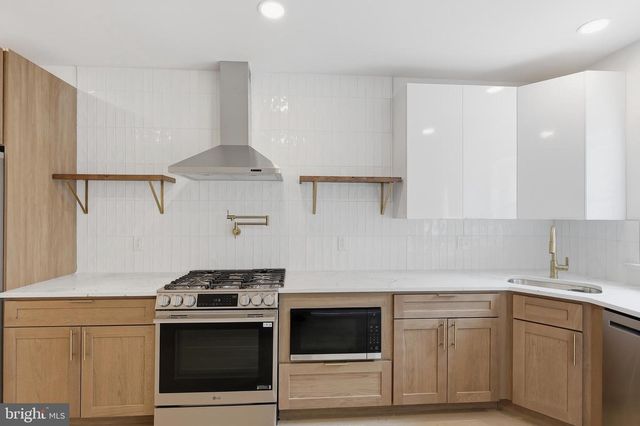 320 WHARTON ST, Philadelphia, PA 19147