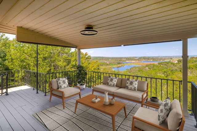 313 Kendall RD, Spicewood, TX 78669