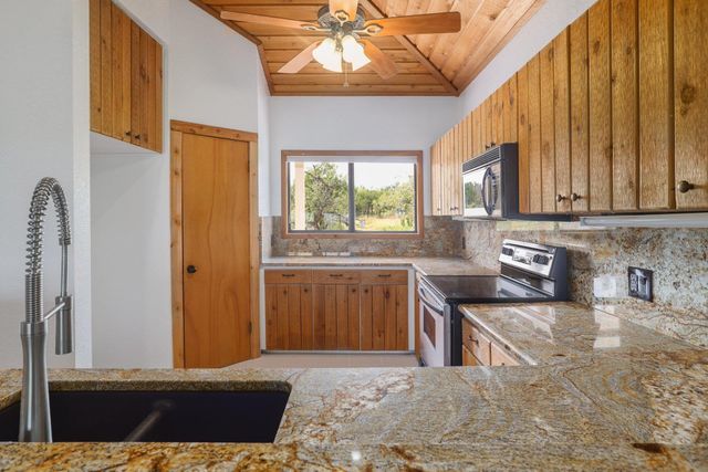 313 Kendall RD, Spicewood, TX 78669