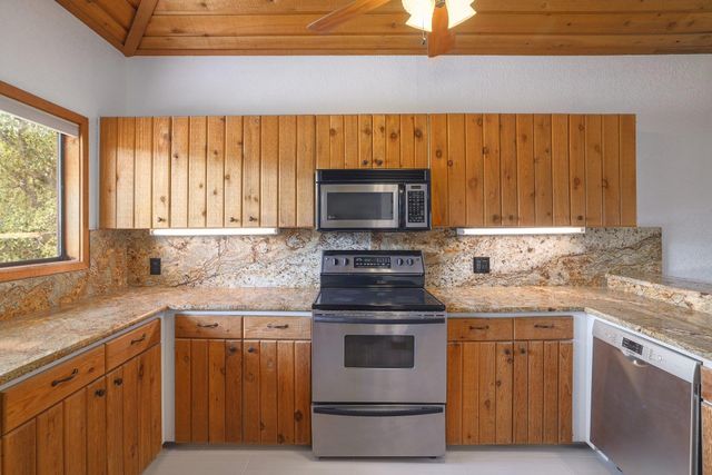 313 Kendall RD, Spicewood, TX 78669