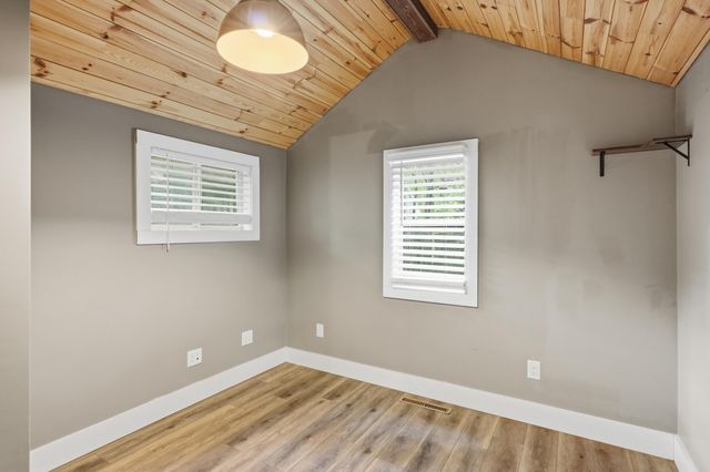 1307 Redwing Road, Valparaiso, IN 46383