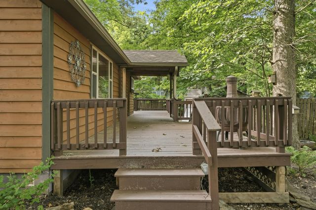 1307 Redwing Road, Valparaiso, IN 46383