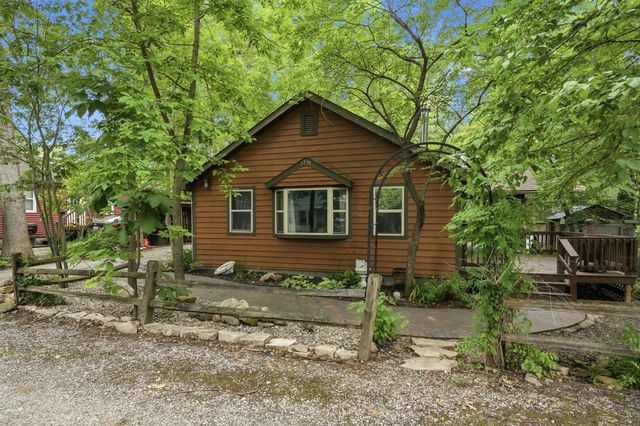 1307 Redwing Road, Valparaiso, IN 46383