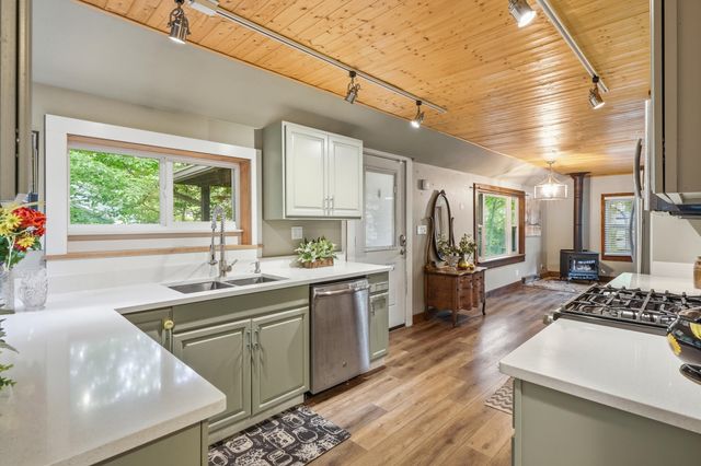 1307 Redwing Road, Valparaiso, IN 46383