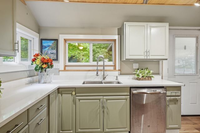 1307 Redwing Road, Valparaiso, IN 46383