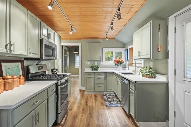 1307 Redwing Road, Valparaiso, IN 46383