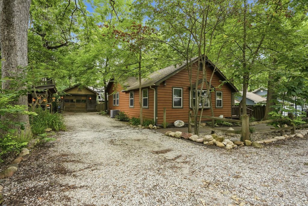 1307 Redwing Road, Valparaiso, IN 46383