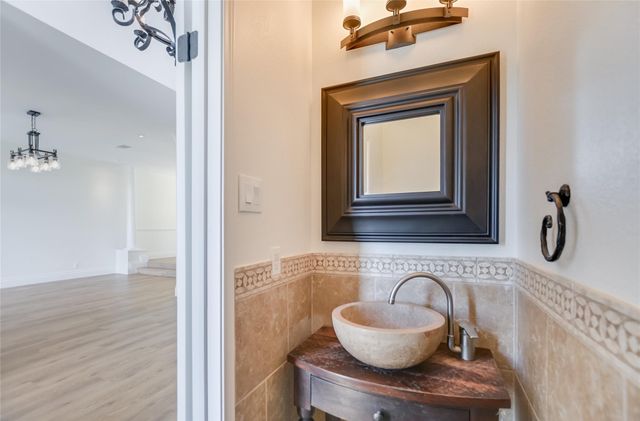 7716 Lakewood DR, Austin, TX 78750