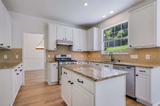 7716 Lakewood DR, Austin, TX 78750