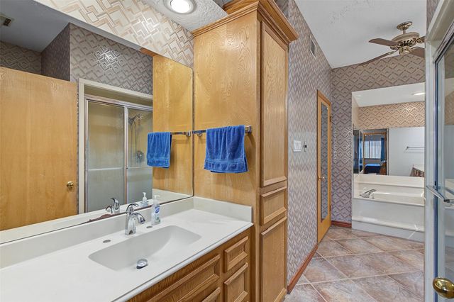 50 Waters Edge Street, Conroe, TX 77356