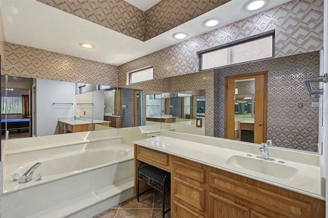 50 Waters Edge Street, Conroe, TX 77356