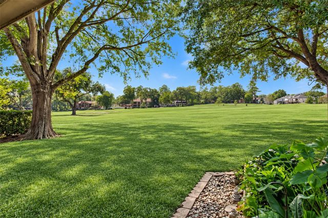 50 Waters Edge Street, Conroe, TX 77356