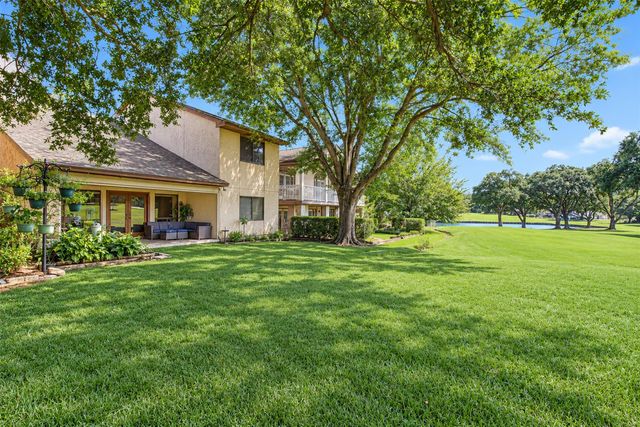 50 Waters Edge Street, Conroe, TX 77356