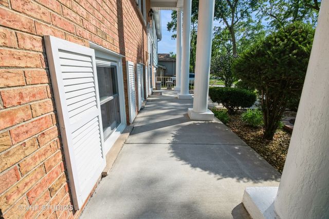 18745 Queens Road, Homewood, IL 60430