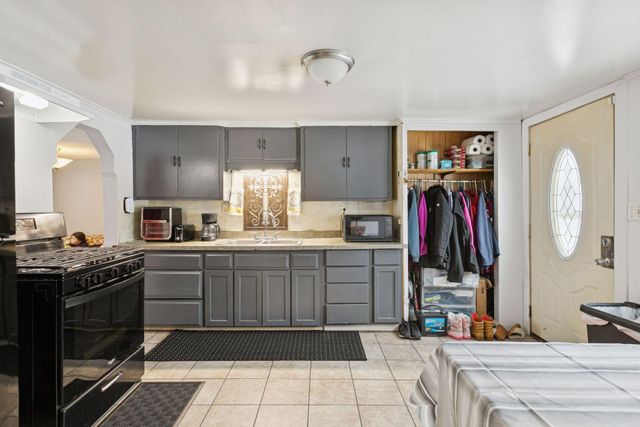 1241 Barclay Street, Saint Paul, MN 55106