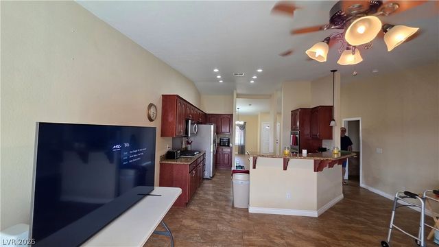 6621 Chapel Heights Court, Las Vegas, NV 89156