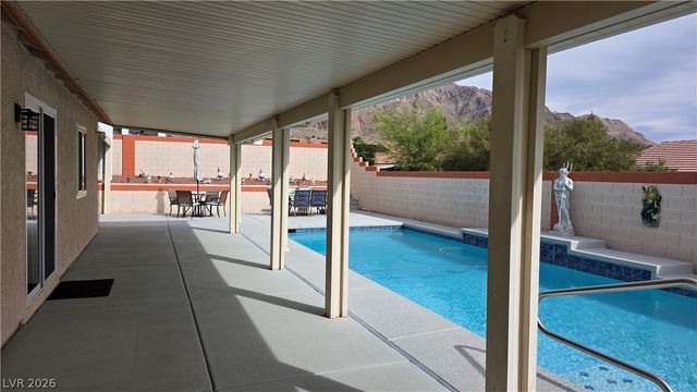 6621 Chapel Heights Court, Las Vegas, NV 89156